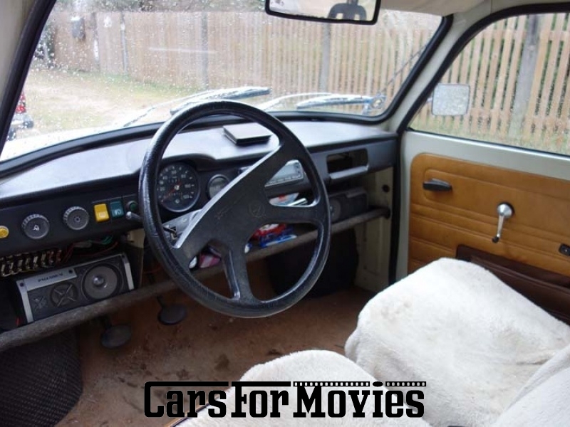 CarsForMovies | Trabant 601 Deluxe 1979 DDR Weiß Braun Zivilfahrzeug DDR Fahrzeug allgemein Berlin 2297 Ostblock Oldtimer