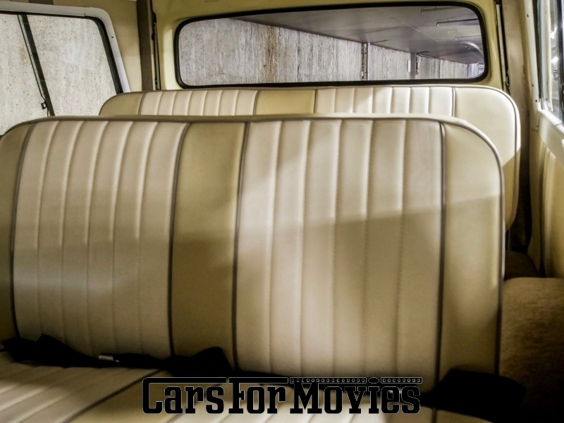 CarsForMovies | GMC Suburban 1964 USA Beige Weiß Zivilfahrzeug Geländewagen Berlin 4558 Oldtimer Kombilimousine