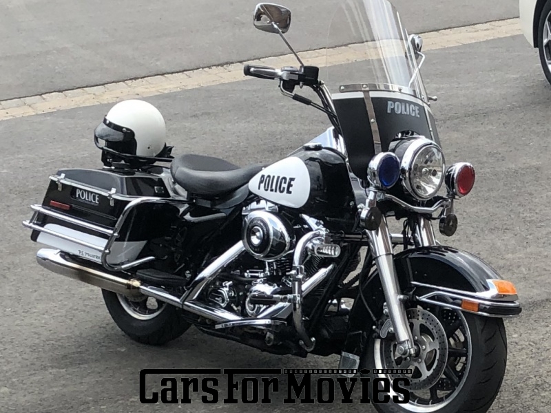 CarsForMovies | Harley Davidson Road King Police 2008 USA Schwarz Weiß Zwei- und Dreirad Polizeifahrzeug West Nordrhein-Westfalen 4735 Blaulicht Sheriff Highway Freeway Polizeimotorrad