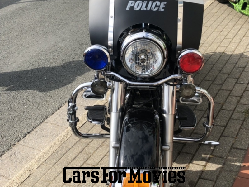 CarsForMovies | Harley Davidson Road King Police 2008 USA Schwarz Weiß Zwei- und Dreirad Polizeifahrzeug West Nordrhein-Westfalen 4735 Blaulicht Sheriff Highway Freeway Polizeimotorrad