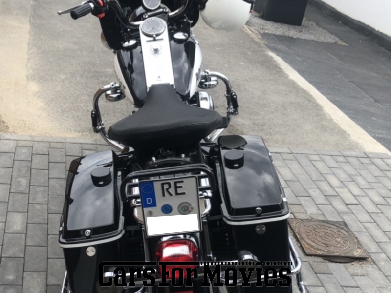 CarsForMovies | Harley Davidson Road King Police 2008 USA Schwarz Weiß Zwei- und Dreirad Polizeifahrzeug West Nordrhein-Westfalen 4735 Blaulicht Sheriff Highway Freeway Polizeimotorrad