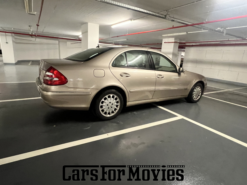 CarsForMovies | Mercedes Benz E220 W211 2002 Deutschland Gold Beige Zivilfahrzeug Limousine Berlin 6758 