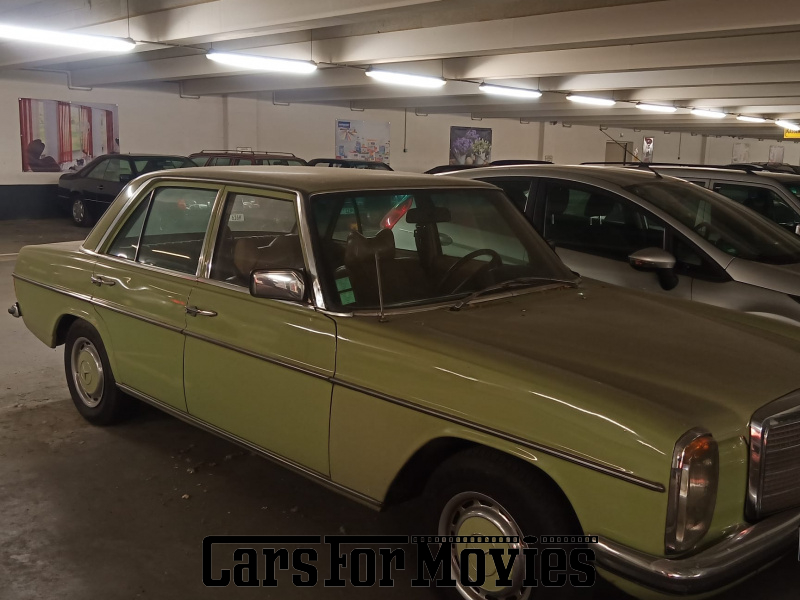 CarsForMovies | Mercedes Benz 220D /8 1973 Deutschland Grün Braun Zivilfahrzeug Limousine Berlin 6883 