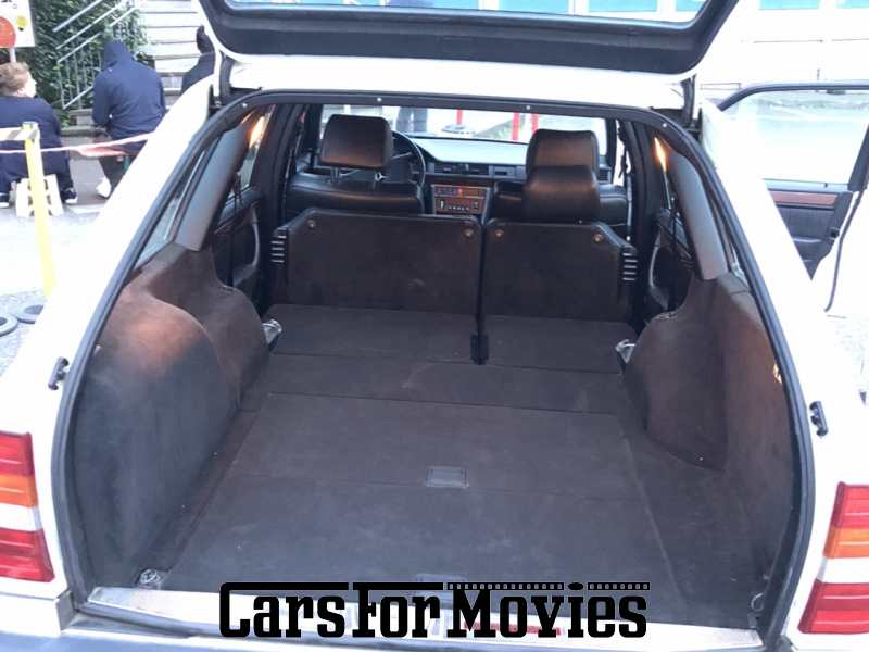 CarsForMovies | Mercedes Benz W124 E-Klasse Kombi 1990 Deutschland Weiß Schwarz Zivilfahrzeug Kombi Baden-Württemberg 7238 Schiebedach allrad leder