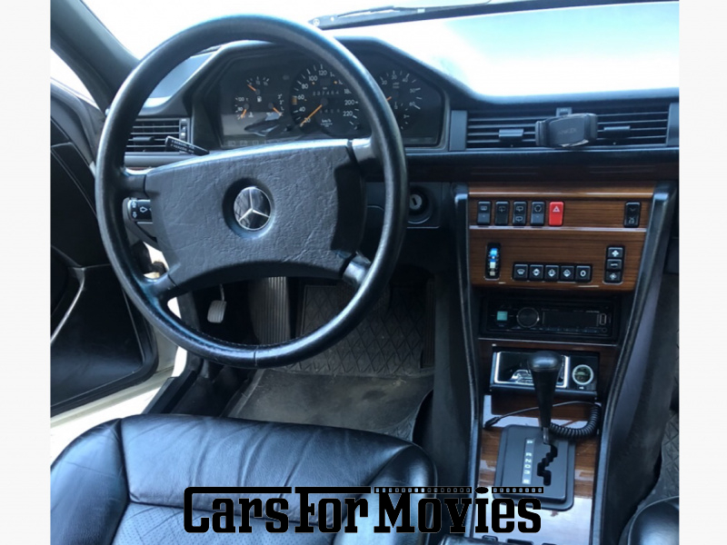 CarsForMovies | Mercedes Benz W124 E-Klasse Kombi 1990 Deutschland Weiß Schwarz Zivilfahrzeug Kombi Baden-Württemberg 7238 Schiebedach allrad leder