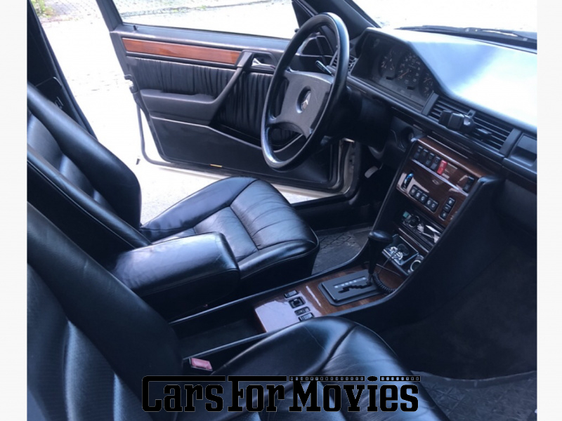 CarsForMovies | Mercedes Benz W124 E-Klasse Kombi 1990 Deutschland Weiß Schwarz Zivilfahrzeug Kombi Baden-Württemberg 7238 Schiebedach allrad leder