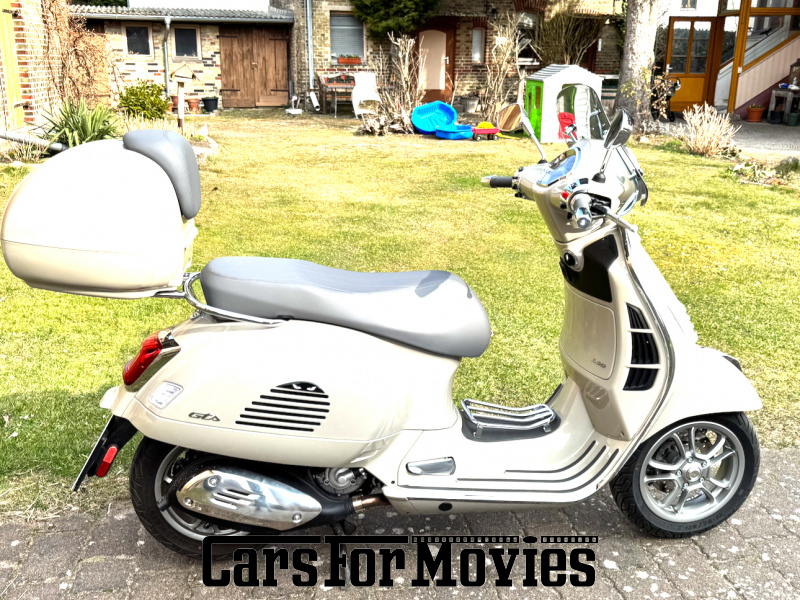 CarsForMovies | Vespa GTS 300 2024 Italien Beige Beige Zwei- und Dreirad Sonstige Berlin 7234 scooter