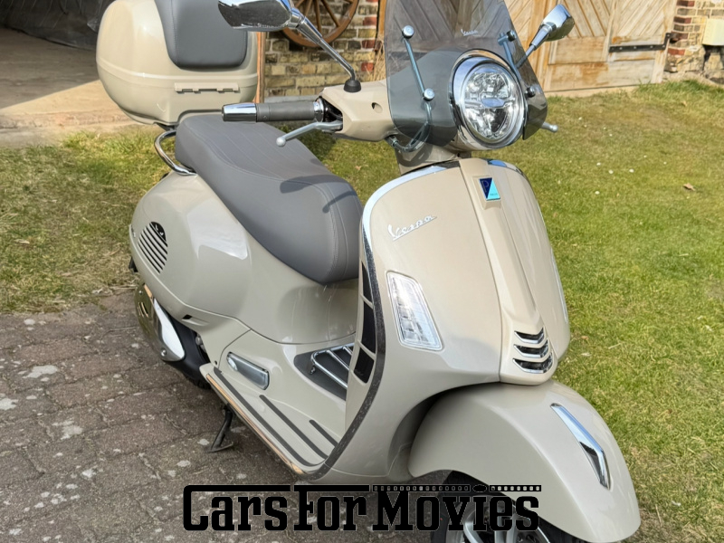 CarsForMovies | Vespa GTS 300 2024 Italien Beige Beige Zwei- und Dreirad Sonstige Berlin 7234 scooter