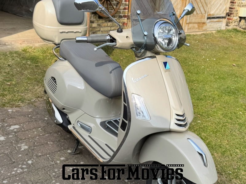 CarsForMovies | Vespa GTS 300 2024 Italien Beige Beige Zwei- und Dreirad Sonstige Berlin 7234 scooter