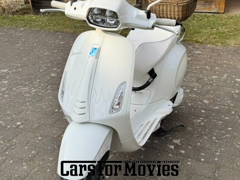 CarsForMovies | Vespa Justin Bieber 125er 2023 Italien Weiß Weiß Zwei- und Dreirad Motorroller Berlin 7236 