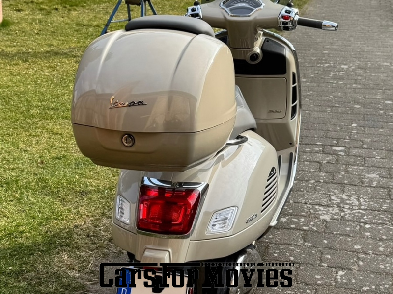 CarsForMovies | Vespa GTS 300 2024 Italien Beige Beige Zwei- und Dreirad Motorroller Berlin 7278 