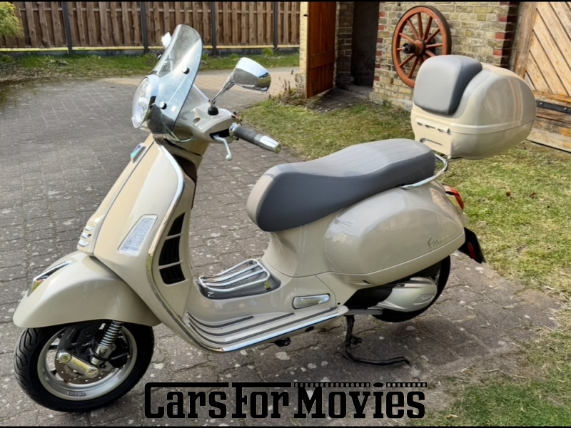 CarsForMovies | Vespa GTS 300 2024 Italien Beige Beige Zwei- und Dreirad Motorroller Berlin 7278 