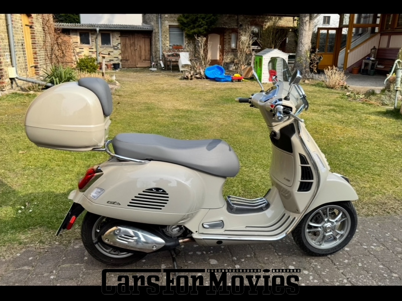 CarsForMovies | Vespa GTS 300 2024 Italien Beige Beige Zwei- und Dreirad Motorroller Berlin 7278 