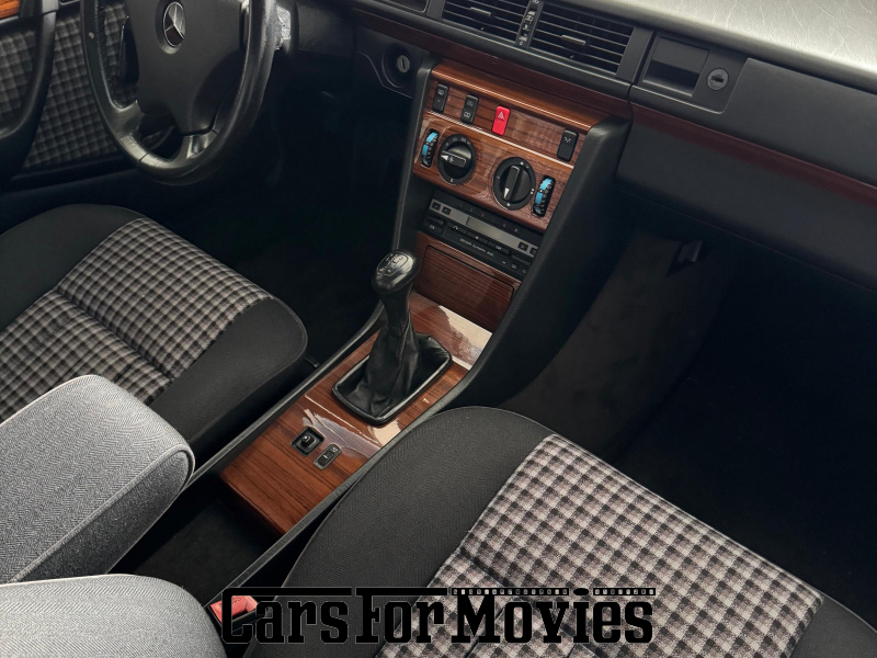 CarsForMovies | Mercedes Benz W124 Brabus 200 E 1992 Deutschland Schwarz Schwarz Zivilfahrzeug Limousine Nordrhein-Westfalen 7480 tuning showcar lude schiebedach