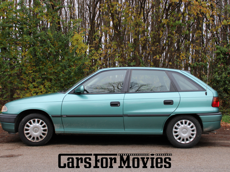 CarsForMovies | Opel Astra 1995 Deutschland Grün Schwarz Zivilfahrzeug Kleinwagen Bayern 7489 Schiebedach radio