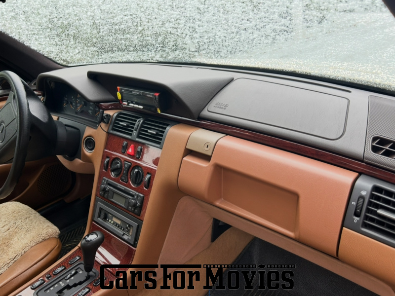 CarsForMovies | Mercedes Benz E 290 1997 Deutschland Weiß Braun Nutzfahrzeug Taxi Baden-Württemberg 7522 cab