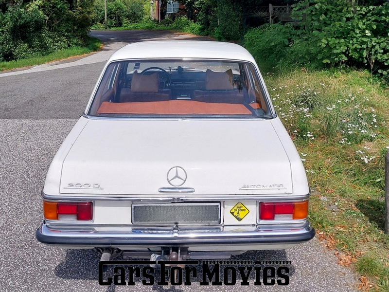 CarsForMovies | Mercedes Benz W114 1971 Deutschland Weiß Braun Zivilfahrzeug Limousine Hamburg 7556 Schiebedach Dachgepäckträger ahk Anhängerkupplung strichacht /8 schlauchboot