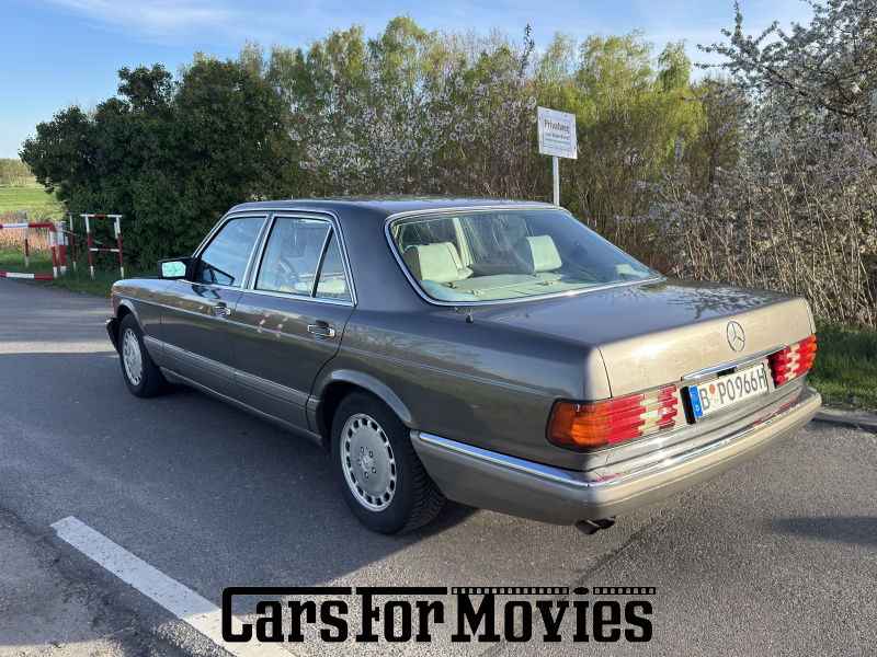 CarsForMovies | Mercedes Benz 300 SE 1985 Deutschland Silber Beige Zivilfahrzeug Limousine DE - Berlin 7677 