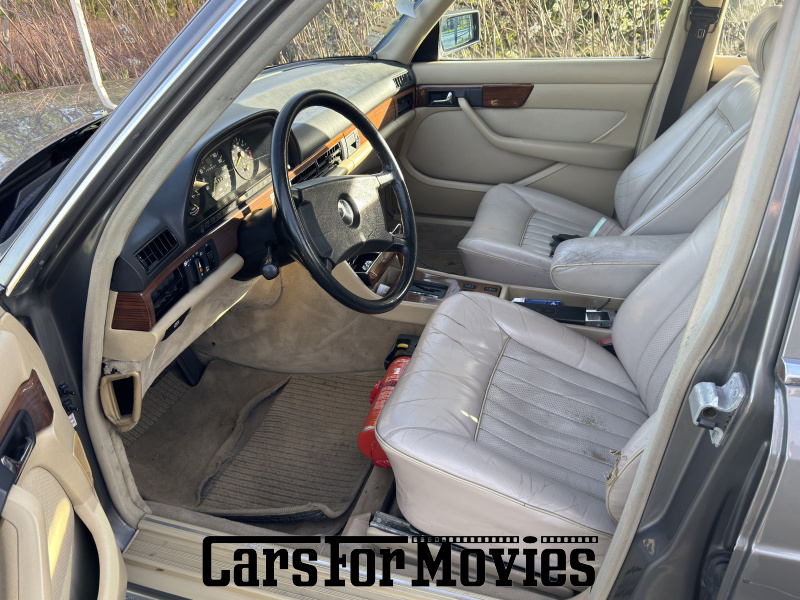 CarsForMovies | Mercedes Benz 300 SE 1985 Deutschland Silber Beige Zivilfahrzeug Limousine DE - Berlin 7677 