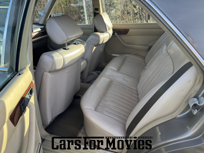 CarsForMovies | Mercedes Benz 300 SE 1985 Deutschland Silber Beige Zivilfahrzeug Limousine DE - Berlin 7677 