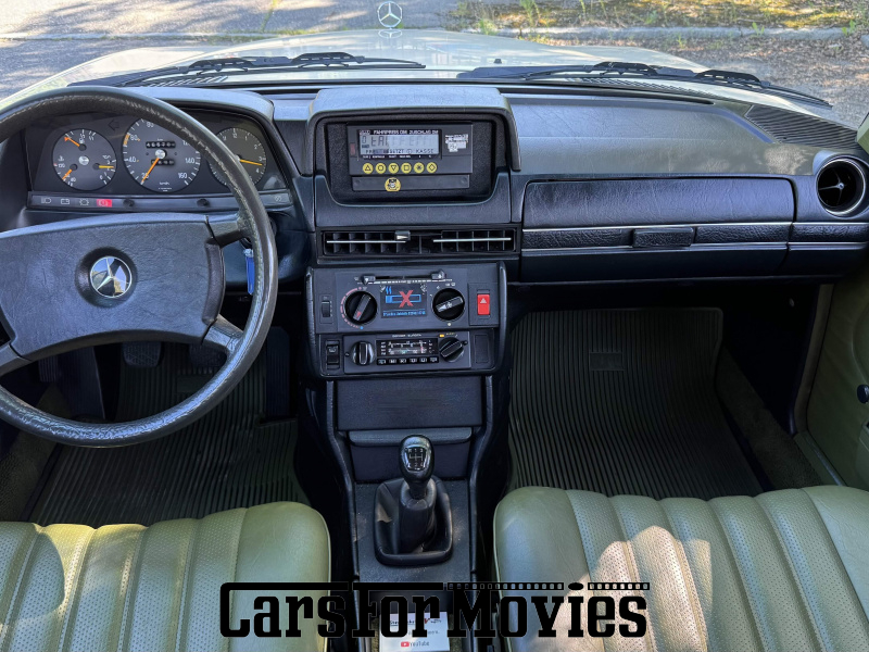 CarsForMovies | Mercedes Benz 200d (W123) 1981 Deutschland Beige Grün Einsatzfahrzeug Taxi DE - Schleswig-Holstein 7749 Taxi
Filmtaxi