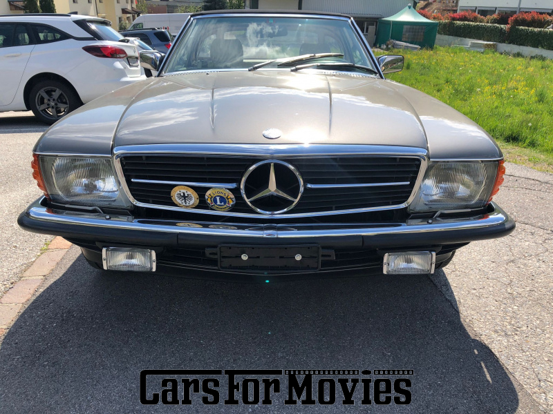 CarsForMovies | Mercedes Benz 380 SL 1986 Deutschland Grau Beige Zivilfahrzeug Cabrio CH - Zürich 7759 Schweiz
Filmauto 
Oldtimer
Schweiz
Youngtimer
Oldtimer
Filmfahrzeuge Schweiz
Movie Cars Schweiz